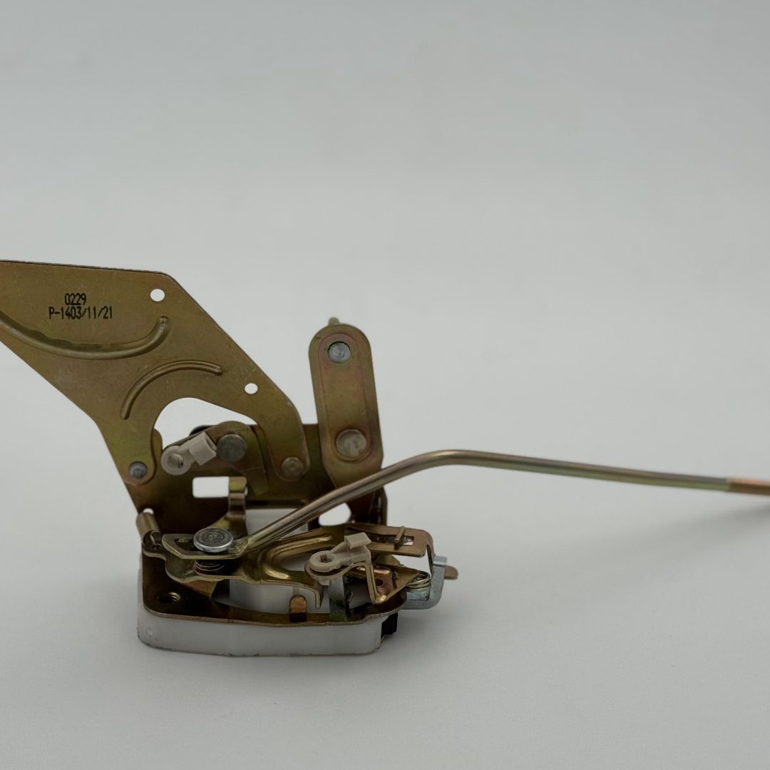 قفل  جلو چپ پراید